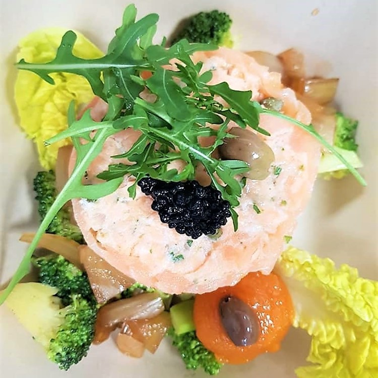 Rouleau van zalm, broccolisalade, gemberwortelmarmelade